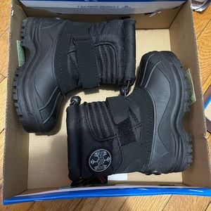 Totes boots size 9 in black